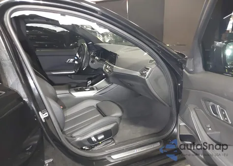 2021 BMW 330I xDrive z USA, uszkodzony, nr VIN 3MW5R7J06M8C22151